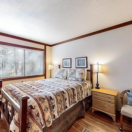 Creekside Retreat & Sierra Townhome Incline Village Room photo