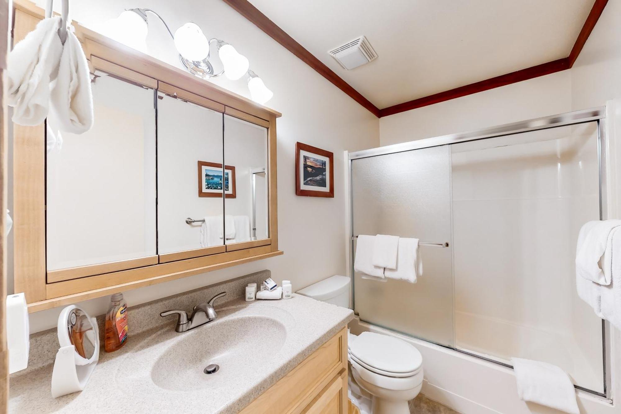Creekside Retreat & Sierra Townhome Incline Village Room photo